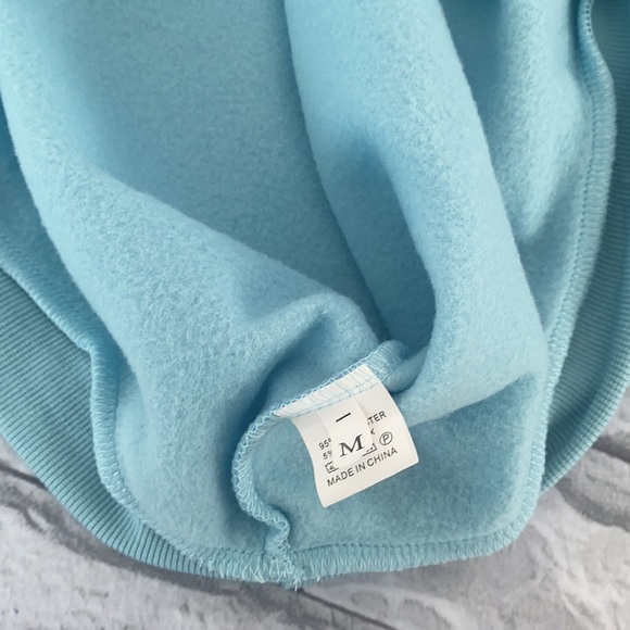 Cute 80’s inspired sweatshirt size medium - Picture 7 of 9